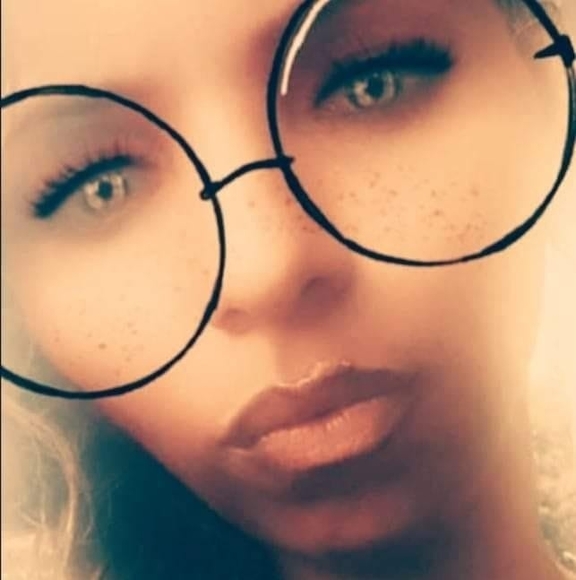 Meet your Posher, Simone - Picture 1 of 1